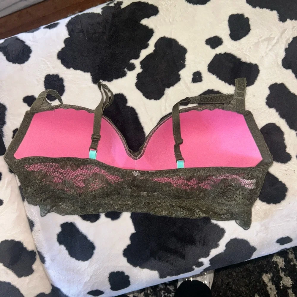 Four bras - Picture 6 of 11